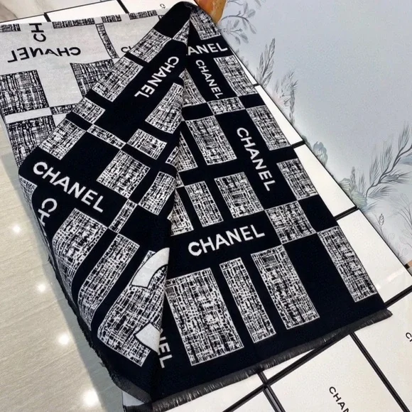 GWP CC reversible scarf - Picture 2 of 5